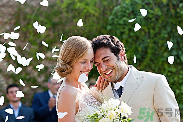 女子結(jié)婚閨蜜沒送禮 閨蜜結(jié)婚送什么禮物最好最特殊 女子結(jié)婚閨蜜沒送禮 閨蜜結(jié)婚送什么禮物最好最特殊