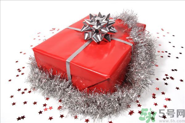 女子結(jié)婚閨蜜沒送禮 閨蜜結(jié)婚送什么禮物最好最特殊 女子結(jié)婚閨蜜沒送禮 閨蜜結(jié)婚送什么禮物最好最特殊