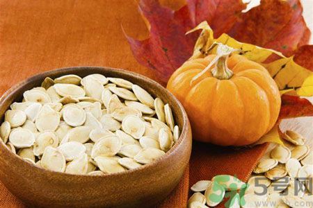 長(zhǎng)痘痘肌膚干燥怎么辦？肌膚干燥吃什么食物好？