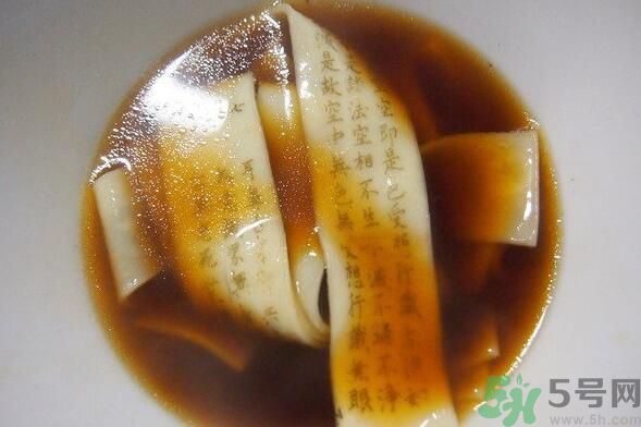 可食用的經(jīng)書烏龍面怎么做？可食用的經(jīng)書烏龍面是什么面？