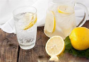 檸檬水怎么喝減肥？檸檬片用多少度的水泡最好？