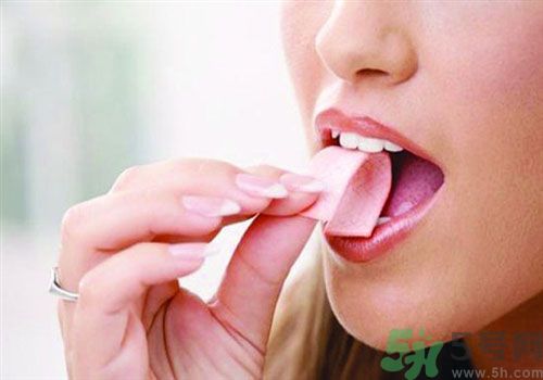 口香糖咽下去怎么辦？口香糖粘在衣服上怎么辦？