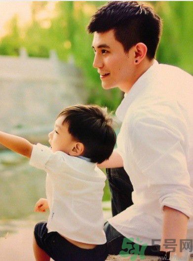 爸爸能單獨照顧寶寶嗎？爸爸怎樣照顧寶寶？