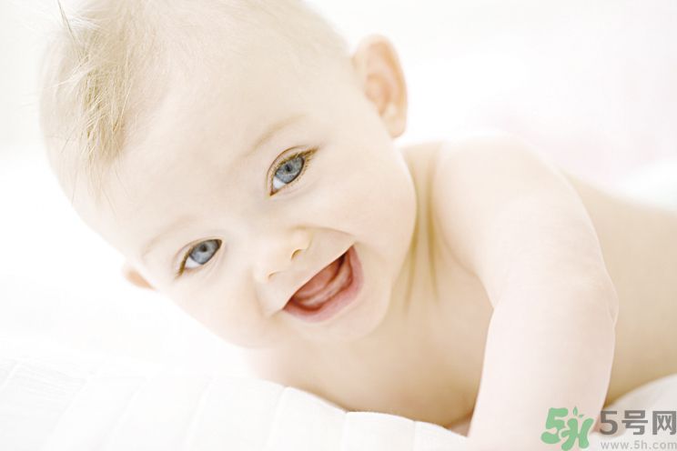 爸爸能單獨照顧寶寶嗎？爸爸怎樣照顧寶寶？