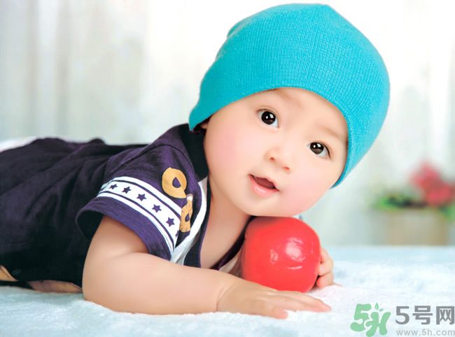 爸爸能單獨照顧寶寶嗎？爸爸怎樣照顧寶寶？