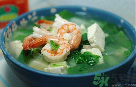 菠菜可以喝豆腐一起吃嗎？菠菜可以喝蝦一起吃嗎？