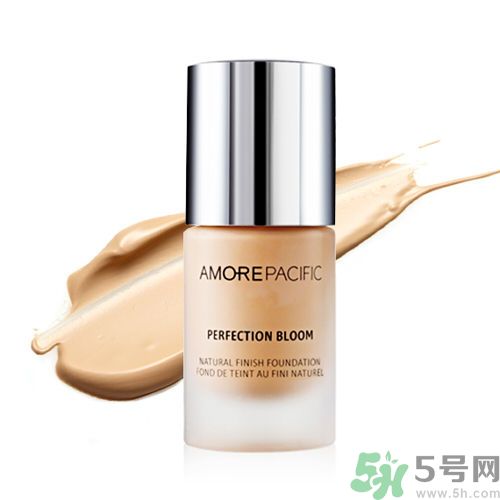 用什么粉餅美白效果好？粉餅與粉底液的區(qū)別？