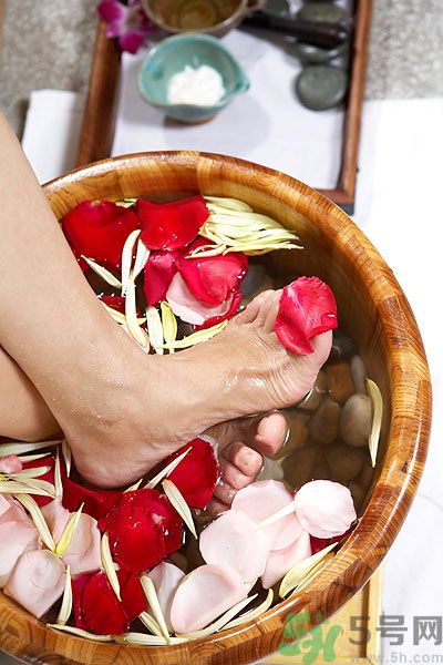 吃晚飯后多久可以泡腳？晚飯后泡腳好嗎？