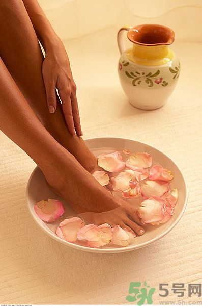 吃晚飯后多久可以泡腳？晚飯后泡腳好嗎？