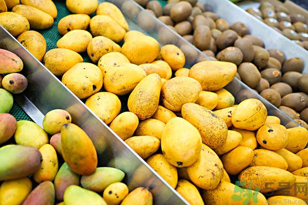 吃芒果嘴唇過(guò)敏怎么辦？為什么吃了芒果后嘴巴癢？