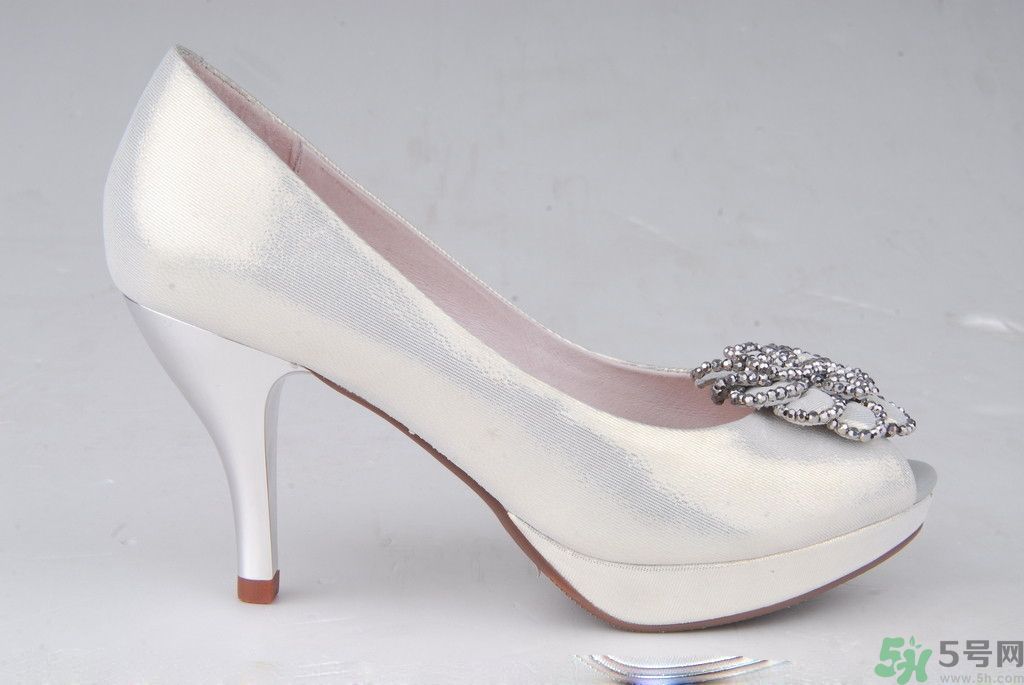 鞋子磨腳怎么辦？鞋子大了怎么辦？