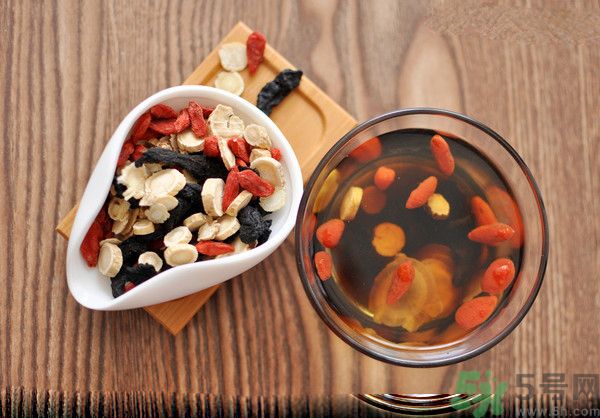 蕁麻疹會不會傳染？蕁麻疹怎么治才能好？