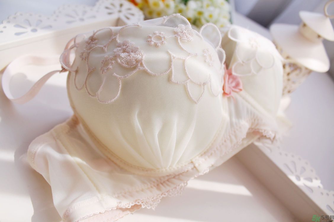 什么內(nèi)衣聚攏效果好？什么內(nèi)衣穿著舒服？