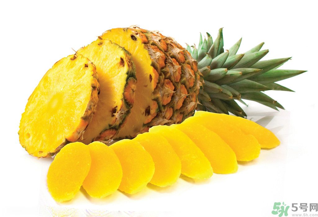 菠蘿發(fā)黑能吃嗎？菠蘿為什么要用鹽水泡？