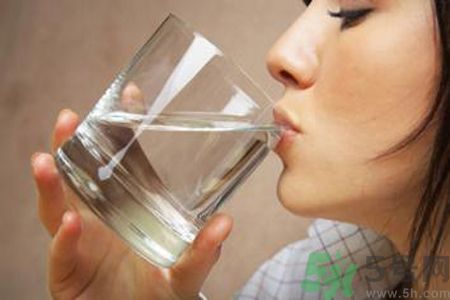 喉嚨發(fā)炎怎么辦？喉嚨發(fā)炎吃什么好得快？