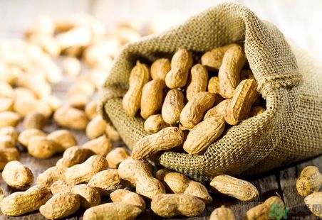 花生皮能不能吃？花生能和螃蟹一起吃嗎？