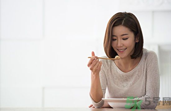 早上減肥做什么運動?只要30秒挺胸跪姿帶來驚人效果 早上減肥做什么運動?只要30秒挺胸跪姿帶來驚人效果