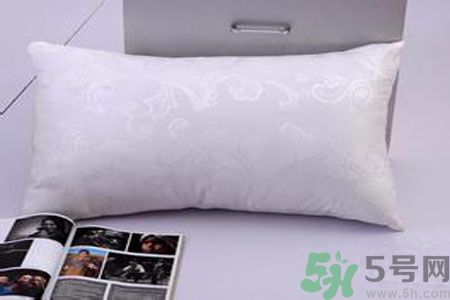 枕頭高好還是低好？睡覺(jué)不枕枕頭好不好？