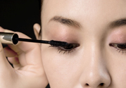 怎樣化妝不傷皮膚？化妝對皮膚有傷害嗎？