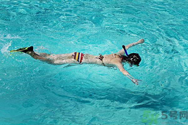 游泳前喝水好還是不好？游泳前喝熱水好還是冷水好？