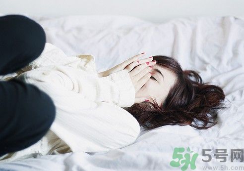 賴床女其實是個小女生 女朋友喜歡賴床怎么辦? 賴床女其實是個小女生 女朋友喜歡賴床怎么辦?