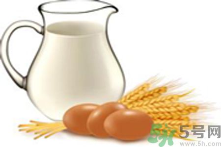 牛奶不可以和什么一起吃？牛奶可以喝蘋果一起吃嗎？