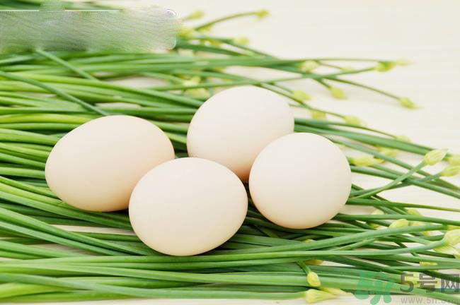 雞蛋能和牛奶一起吃嗎？雞蛋不能和什么一起吃？
