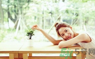 皮膚暗黃是缺水嗎？肌膚補水怎么補？