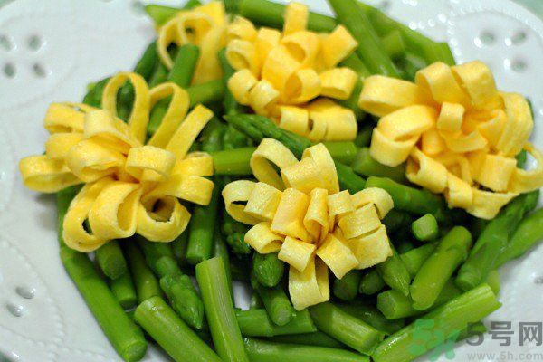 蘆筍開花了還可以吃嗎？蘆筍尾部開花能吃嗎？