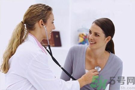 來(lái)月經(jīng)乳房脹痛怎么辦？來(lái)月經(jīng)乳房脹痛是什么原因？