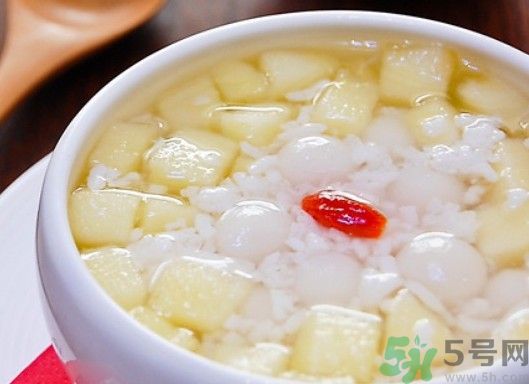 蘋(píng)果煮熟了還有營(yíng)養(yǎng)嗎？蘋(píng)果煮熟吃有什么好處？