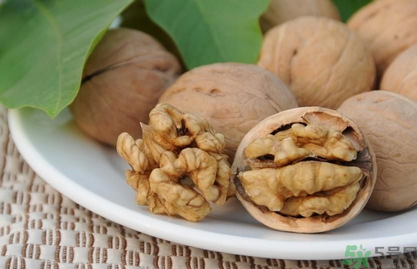 高血脂可以吃核桃嗎？高血脂可以吃紅棗嗎？