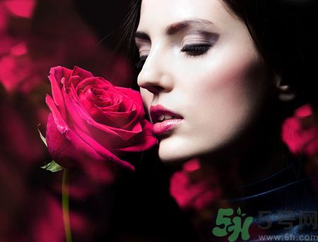 臉上長斑的原因是什么？長斑要注意什么？