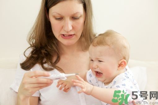 4歲寶寶發(fā)燒39度怎么辦?4歲寶寶發(fā)燒39度怎么降溫?.jpg 4歲寶寶發(fā)燒39度怎么辦?4歲寶寶發(fā)燒39度怎么降溫?.jpg