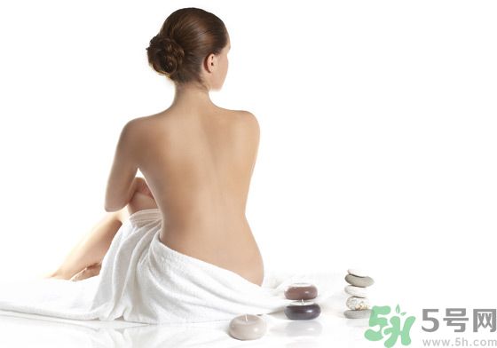 背上為什么會(huì)長(zhǎng)痘痘？長(zhǎng)痘痘怎么辦？