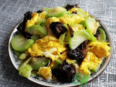 黑木耳怎么做好吃？黑木耳的家常做法？