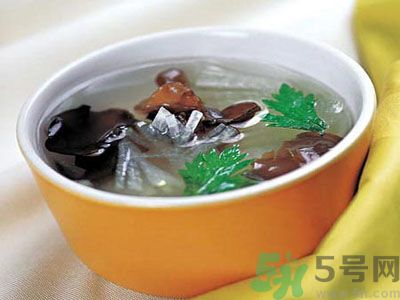 白發(fā)多吃黑木耳可以變黑嗎？怎么防止白發(fā)？