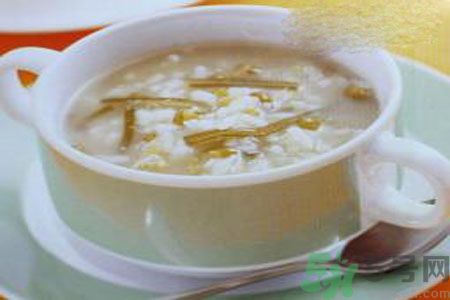 皮膚過敏怎么辦？皮膚過敏吃什么？