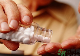 胃潰瘍的早期癥狀有哪些？胃潰瘍的癥狀有哪些？