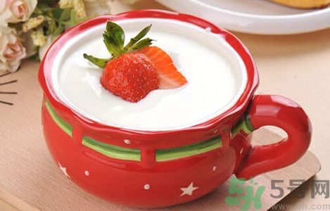 胃潰瘍可以喝酸奶嗎？胃潰瘍喝酸奶好嗎？