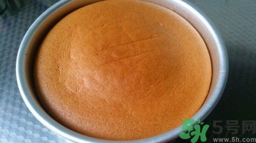 戚風(fēng)蛋糕為什么會(huì)開裂?戚風(fēng)蛋糕開裂的原因 戚風(fēng)蛋糕為什么會(huì)開裂?戚風(fēng)蛋糕開裂的原因