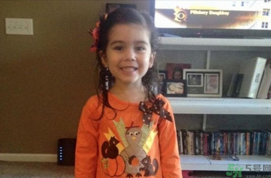 美國一母親虐待女兒致死后 找人P圖合照好嗎？