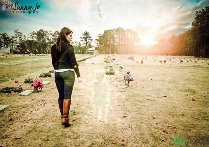 美國一母親虐待女兒致死后 找人P圖合照好嗎？