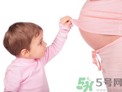 想懷孕擠破頭懷孕要排隊(duì) 不按學(xué)校規(guī)定就開除！