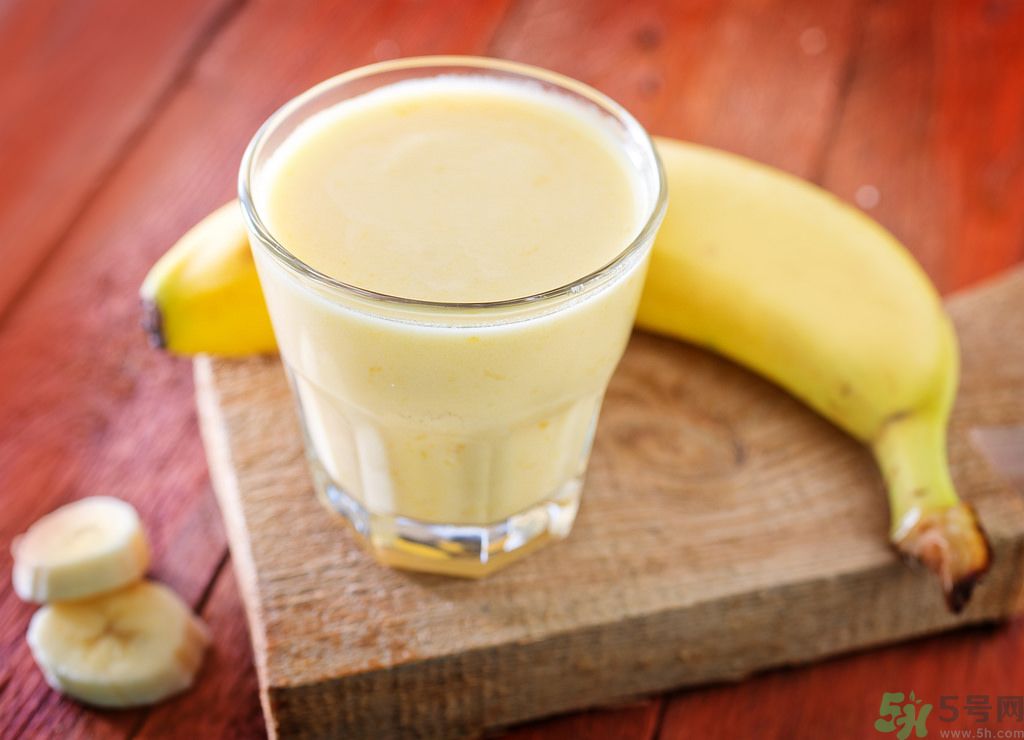 香蕉皮黑了還能吃嗎？香蕉能和牛奶一起吃嗎？