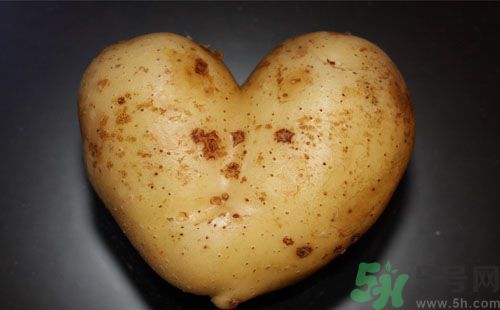 土豆變綠還能吃嗎？土豆變綠有什么危害？