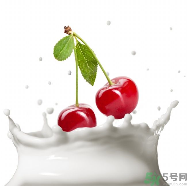 香蕉和牛奶可以一起吃嗎？牛奶可以和什么水果一起吃？