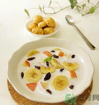 牛奶能和獼猴桃一起吃嗎？牛奶不能和什么一起吃？