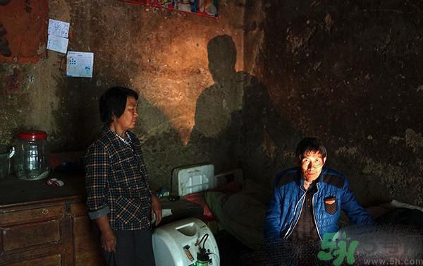 小鎮(zhèn)百人患?jí)m肺病的原因是什么？塵肺病是什么病？