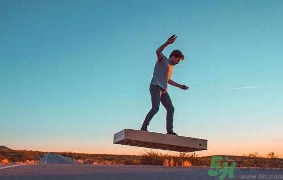 Hoverboard懸浮滑板國內(nèi)多少錢？懸浮滑板在哪可以買？